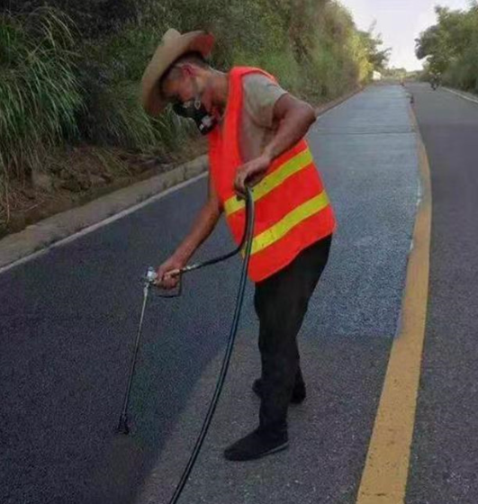 哈尔滨路面喷涂翻新彩色步道施工方案