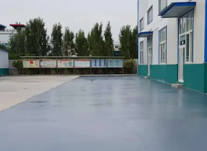 哈尔滨彩色路面喷涂翻新的材料对冬季